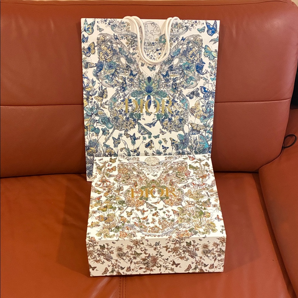 Extra large Dior Floral butterfly 🦋 Gift Bag and Box 📦 with star ⭐️ charm